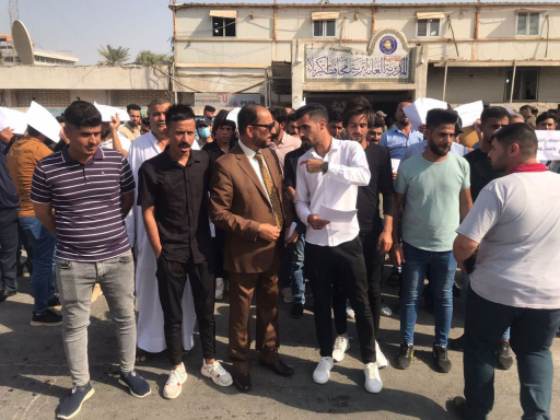 الخريجون يطالبون الجهات ذات العلاقة بإنصافهم ورفع 