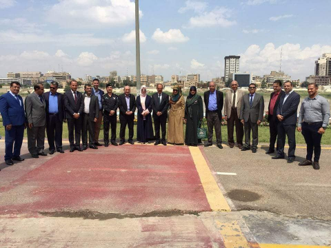 وفد من المركز العراقي للتنمية الإعلامية يقدمون الت
