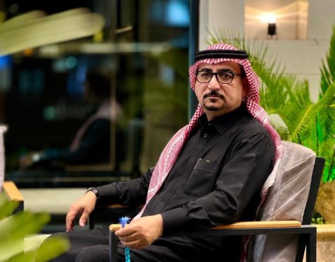 تيمور الشرهاني.. الصحفي الذي دخل دهاليز الخوف وعاد حاملاً مص